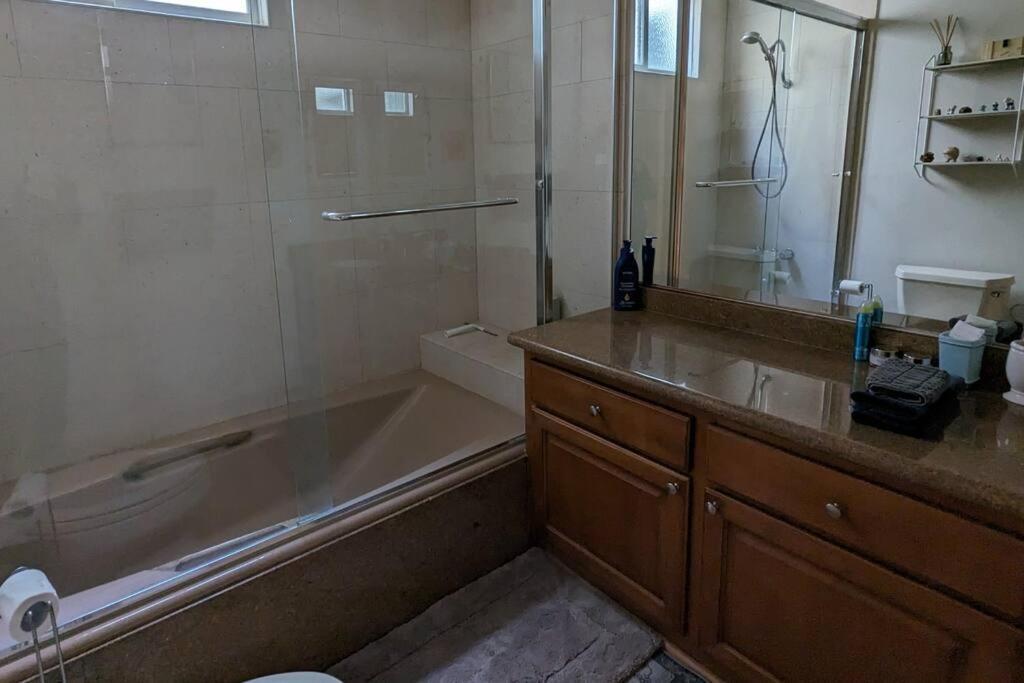 Spacious 2 Bedrooms. Prime Location ロサンゼルス エクステリア 写真