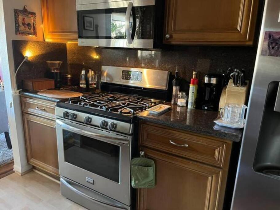 Spacious 2 Bedrooms. Prime Location ロサンゼルス エクステリア 写真