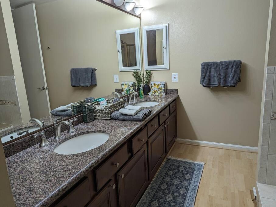 Spacious 2 Bedrooms. Prime Location ロサンゼルス エクステリア 写真
